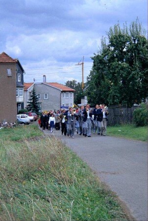 Festumzug Anfang, Blick auf die Kolonne und die Kapelle