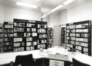 Bautzen. Stadtbibliothek, Schloßstraße 10/12. Ausleihe und Lesesaal