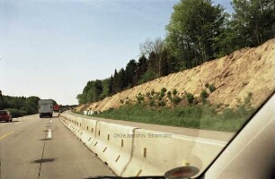 Bundesautobahn 1: Richtung Südwest: rechts Baustelle bei Großhansdorf für Lärmschutzwand