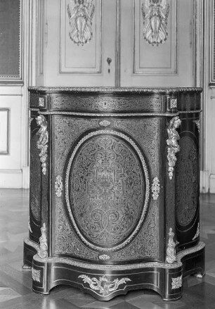 Schränkchen in Boulle-Technik