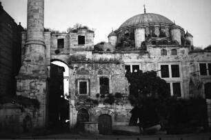 Istanbul: zerfallene Mosche in Galata