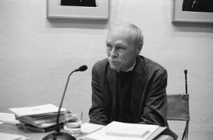 Berlin-Mitte : In Berlin-Mitte, Brecht-Haus, Peter Huckauf. Peter Huckauf, geb. am 12.05.1940 in Bad Liebenwerda, ist ein deutscher Schriftsteller.