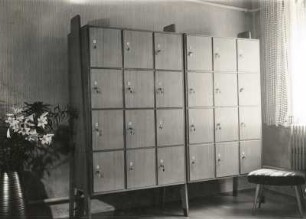 Bibliotheksausrüstung. Taschenschrank Typ "Dresden"