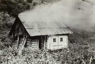 Nowoselika (Usteriky). Ruthenenhütte (Der Rauch zieht durch die Spalten des Schindeldaches ins Freie)