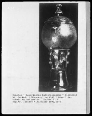 Glaspokal mit Deckel