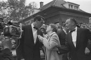 Bambi-Verleihung an die von der Zeitschrift Film-Revue ermittelten, beliebtesten Schauspielerinnen und Schauspieler.