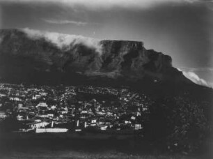 Tafelberg in Kapstadt : Blick auf Kapstadt. Im Bildhintergrund der Tafelberg