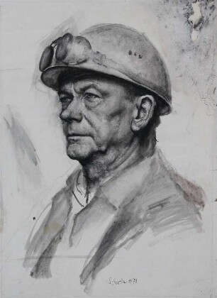 Portait eines Arbeiters mit Schutzhelm