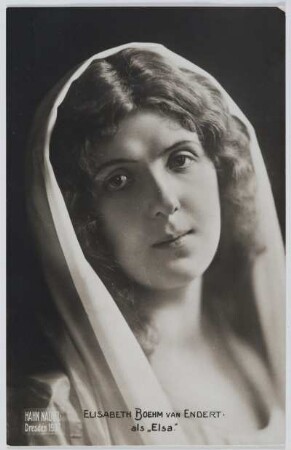 Elisabeth Boehm van Endert als Elsa : Elisabeth Boehm van Endert als Elsa in "Lohengrin" von Richard Wagner. Königliche Hofoper Dresden, 1907. Fotografie (Weltpostkarte) von E. Müller (Hahn Nachf.)