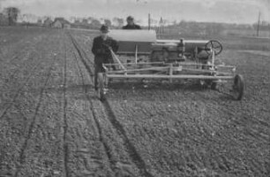 Fotografie: Sätechnik, Kastendrillmaschine, Geräteträger