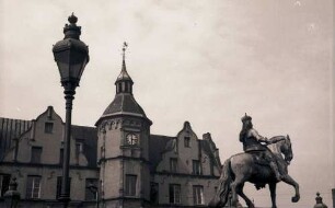 Düsseldorf: Reiterdenkmal Jan Wellem, Kurfürst - von Grupello, am Rathaus