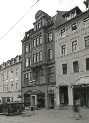 Plauen, Bahnhofstraße 19. Wohnhaus mit Laden