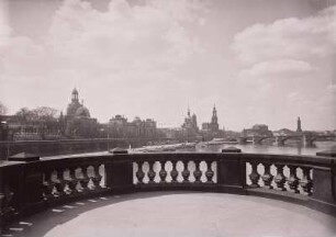 Dresden. Blick von der Carolabrücke nach Südwesten zur Altstadt