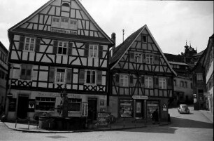 Gernsbach: Fachwerkhäuser mit Brunnen; Hofstätte