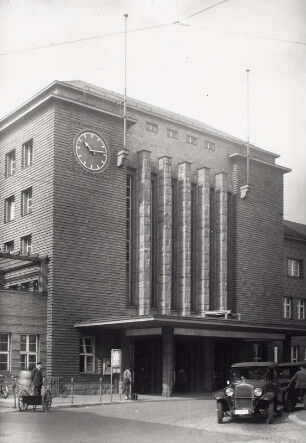 Zwickau, Hauptbahnhof : Zwickau. Hauptbahnhof. Empfangsgebäude, Haupteingang