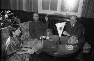 Inoffizieller Besuch des indischen Botschafters in Bonn, B.F.H.B. Tyabji in Karlsruhe.