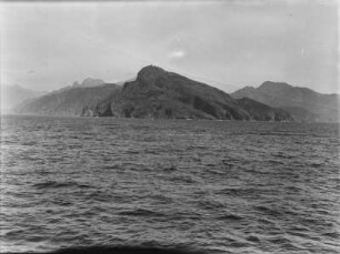 Küste von Malta : Blick vom Meer aus auf eine Küste