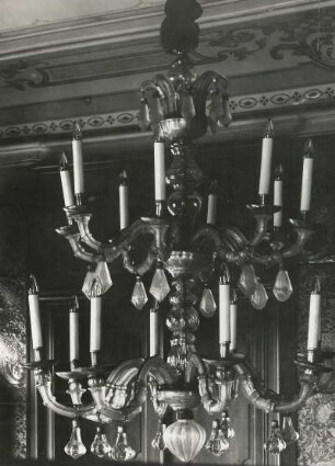 Kronleuchter aus Kristallglas : Kronleuchter aus Kristallglas (1725-1730). Moritzburg. Jagdschloss, Jägerturm. 1. Etage (Wohnzimmer)