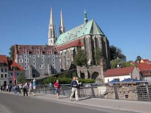 Von der Neiße-Stadtbrücke nach Polen Blick auf die Kirche St. Peter und Paul