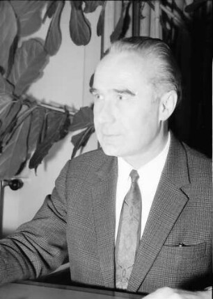 Freiburg: Regierungspräsidium; Regierungspräsident Dr. Person, Porträt
