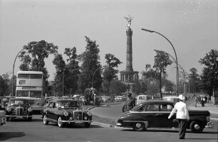 Berlin: Anfahrt zu Interbau; Hintergrund Siegessäule