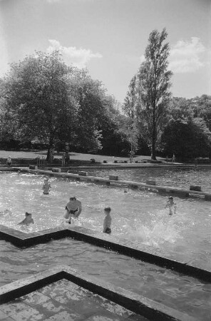 Bitterfeld. Schwimmbad. Nichtschwimmerbecken