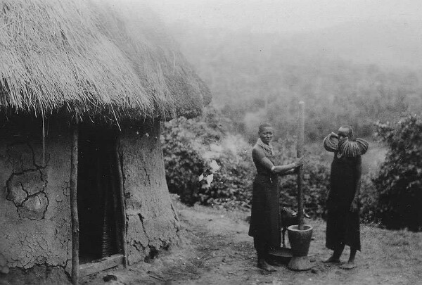 Two women at the mortar