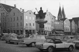 Eichstätt: Platz mit Brunnen [Willibaldsbrunnen]