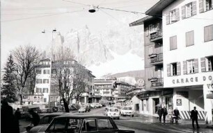 Cortina d' Ampezzo: Straße, Hintergrund Monte Cristallo