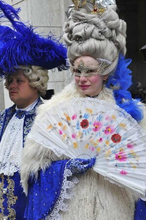 Karneval in Venedig : Aufgenommen am Rosenmontag, dem 20. Februar 2012 auf dem Markusplatz in Venedig