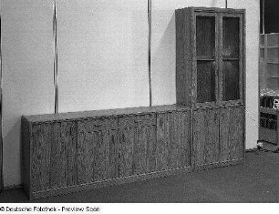 Flachstrecke mit Vitrinenschrank