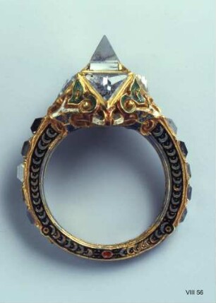Ring mit Spitzdiamant