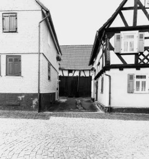Rosbach vor der Höhe, Borngasse 9, Borngasse 11