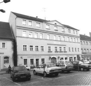 Bad Schandau, Marktplatz 5. Wohnhaus mit Laden und Hofdurchfahrt (1701/1800, verändert). Ansicht von Nordosten