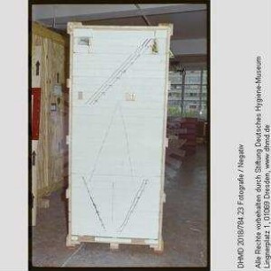 Fotodokumentation Gläserne Figuren aus West-Berlin - Entpacken der Frachtkisten