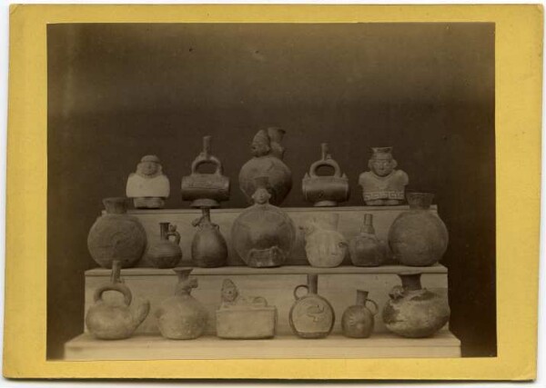 Vessels, figurine vessels and stirrup vessels (Bremen collection)