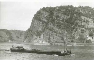 MS COVERNA vor der Loreley