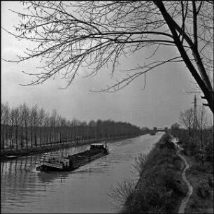 Mittellandkanal, Sicht auf Sperrtor und Hasenbergbrücke