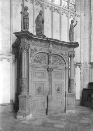 Inneres Portal des nördlichen Querschiffs