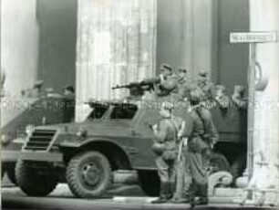Panzerwagen sperren das Brandenburger Tor