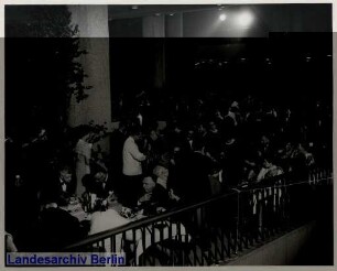 XIII. Internationale Filmfestspiele Berlin 1963 (vom 21.06. bis 02.07.1963); Senatsempfang in der Kongresshalle; John-Foster-Dulles-Allee (Tiergarten)