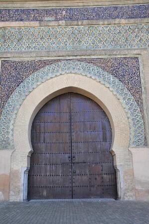 Meknes - Stadttor Bab el-Mansour : Dieses Tor gehört zur historischen Stadttoranlage des Bab el-Mansour, aufgenommen in Meknes am 28. Oktober 2010