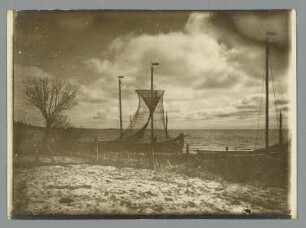 Trocknen der Fischernetze auf dem Strand von Nidden