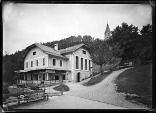 Österreich, Hallein. Gebäude, Einfahrt ins Salzbergwerk