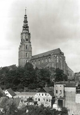 Schweidnitz, Pfarrkirche : Schweidnitz (Swidnica/Polen). Katholische Pfarrkirche Sankt Stanislaus und Wenzel. Ansicht von Südosten