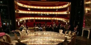 Innenansicht Düsseldorf (Deutsche Oper am Rhein) - Blick von der Bühne in den Zuschauerraum mit Publikum