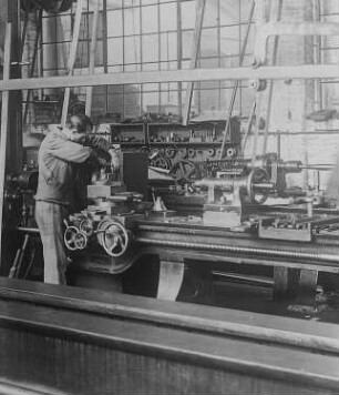 Leitspindeldrehbank : Technikgeschichte | Technologie | Eisen und Stahl | Werkzeug-Maschinenfabrikation