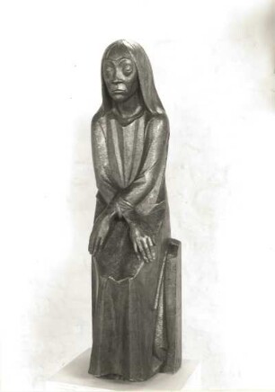 Barlach, Ernst (1870-1938). Die gefesselte Hexe. Lindenholz; H. 112 cm. 1926. Güstrow, Gertrudenkapelle