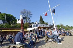 Oevelgoenne: Strand am Elbufer, Strandperle, Ausflugsbetrieb und Naherholungsgebiet
