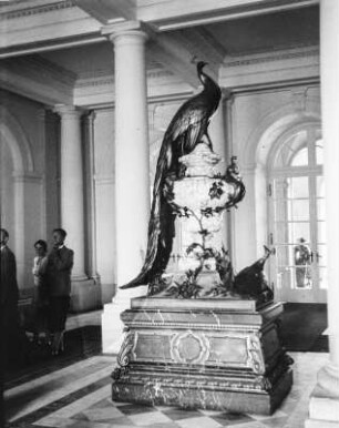 Neues Schloss Herrenchiemsee : Neues Schloss Herrenchiemsee. Pfauengruppe im Vestibül